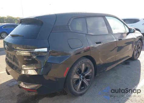 2025 BMW Ix xDrive50 z USA, uszkodzony, nr VIN WB523CF07SCU29481